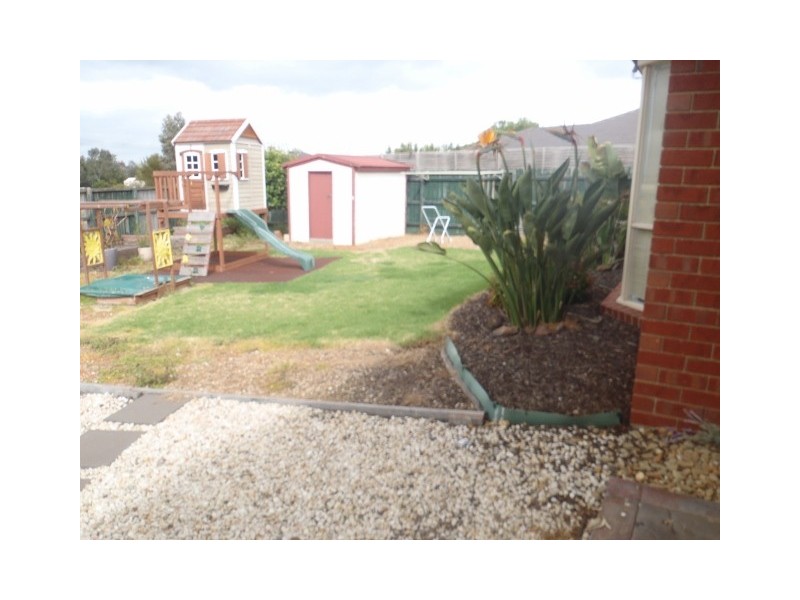 13 Rowell Place, Taylors Lakes VIC 3038