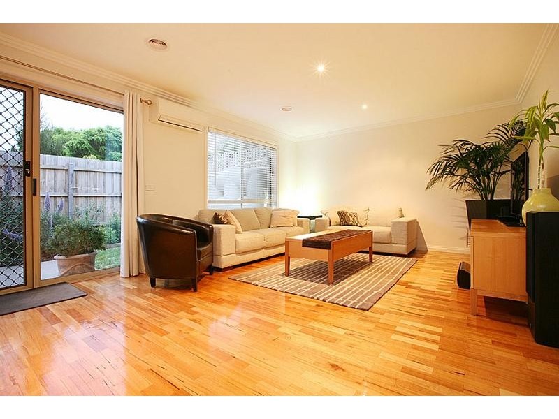 2/8 Buckingham Street, Sydenham VIC 3037