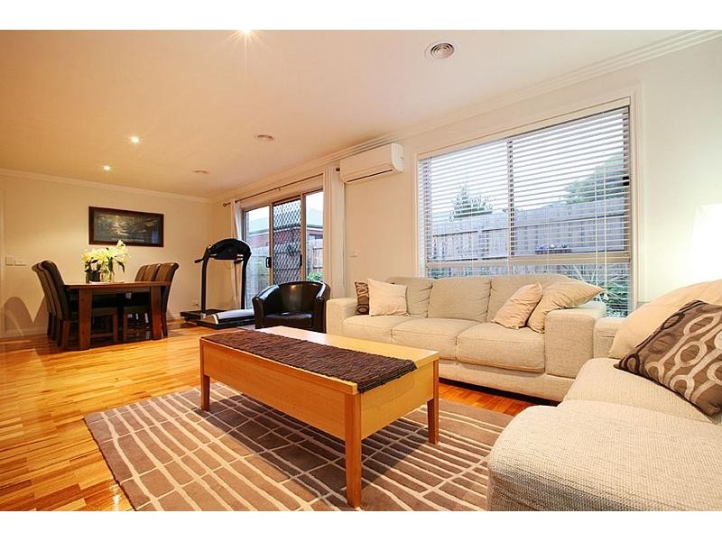 2/8 Buckingham Street, Sydenham VIC 3037