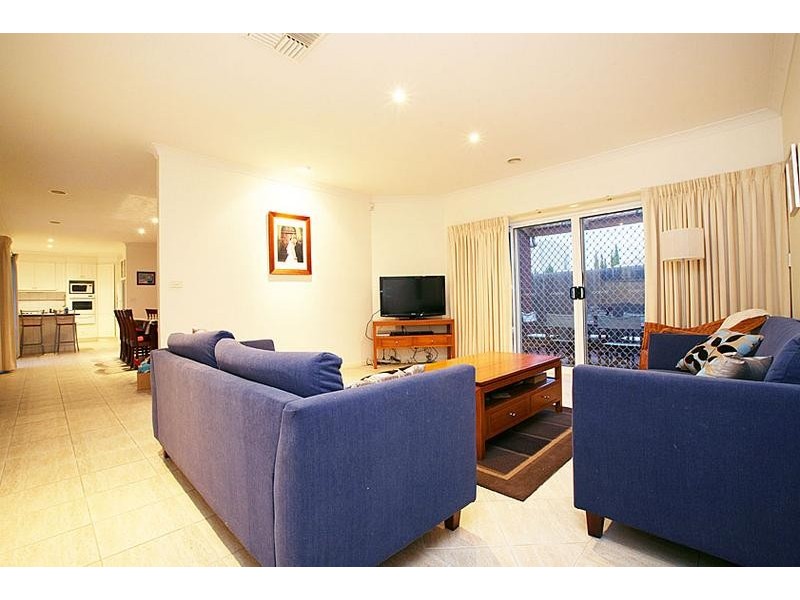 4 Renae Way, Sydenham VIC 3037