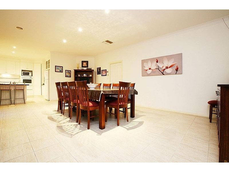 4 Renae Way, Sydenham VIC 3037