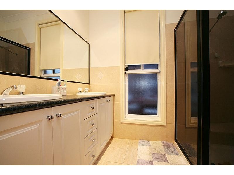 4 Renae Way, Sydenham VIC 3037