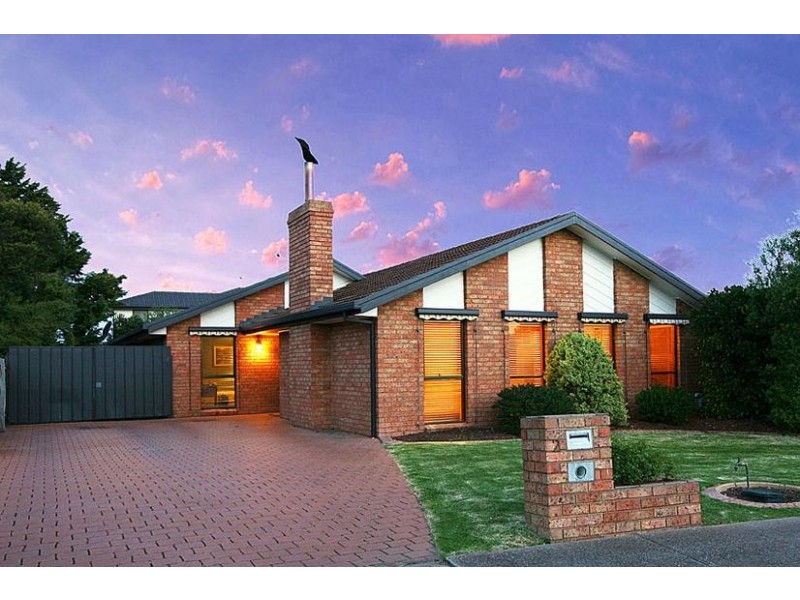 2 Rhode Island Court, Taylors Lakes VIC 3038