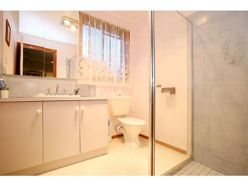 2 Rhode Island Court, Taylors Lakes VIC 3038