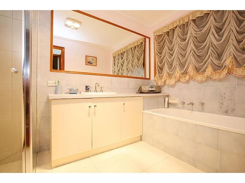 2 Rhode Island Court, Taylors Lakes VIC 3038