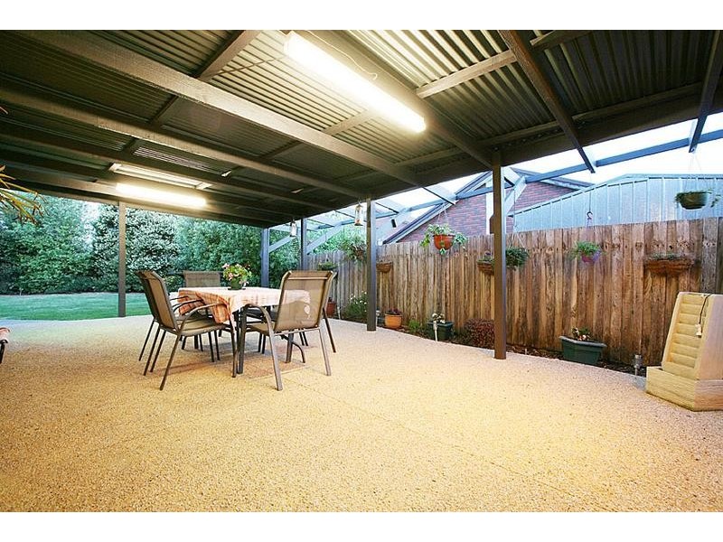 2 Rhode Island Court, Taylors Lakes VIC 3038