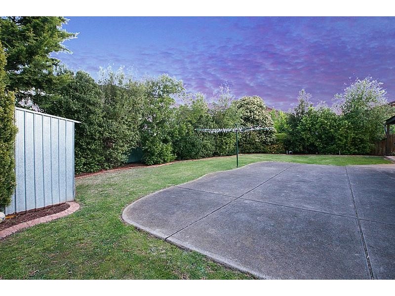 2 Rhode Island Court, Taylors Lakes VIC 3038