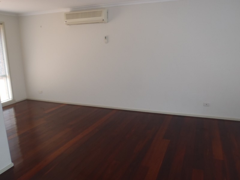 8 Bedingham Drive, Hillside VIC 3037