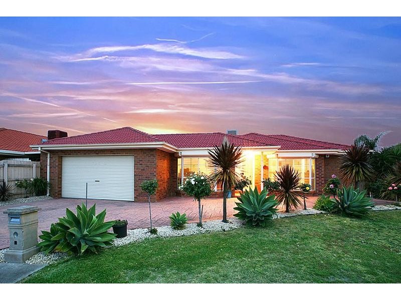 2 Honeysuckle Avenue, Hillside VIC 3037