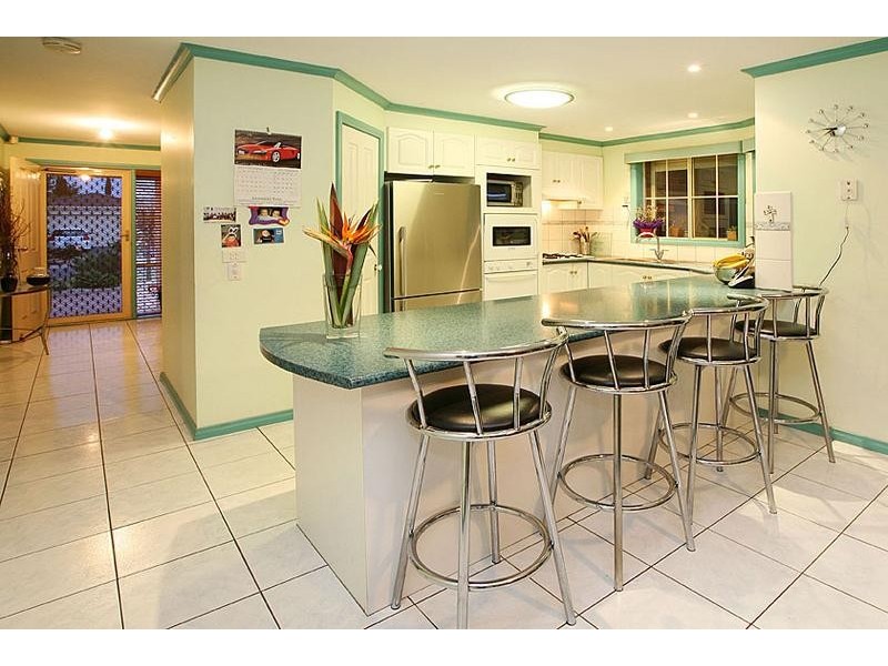 2 Honeysuckle Avenue, Hillside VIC 3037