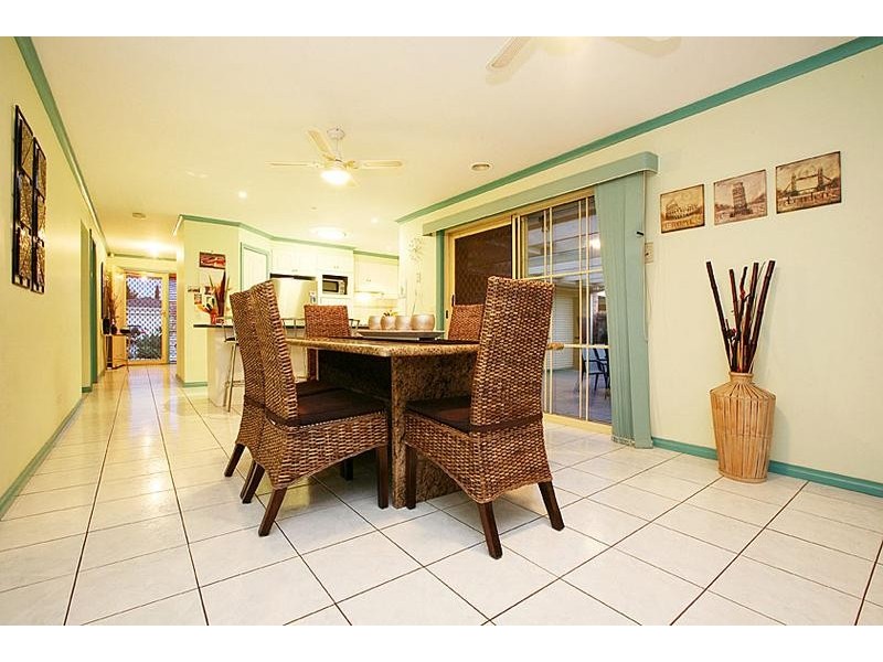 2 Honeysuckle Avenue, Hillside VIC 3037