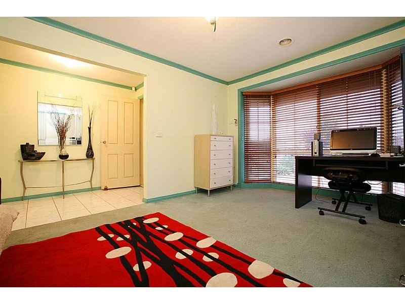 2 Honeysuckle Avenue, Hillside VIC 3037