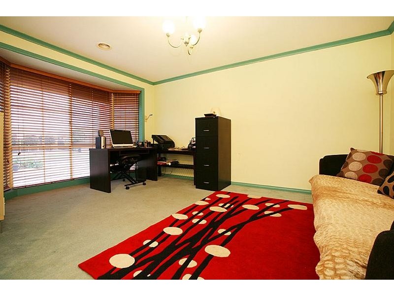 2 Honeysuckle Avenue, Hillside VIC 3037