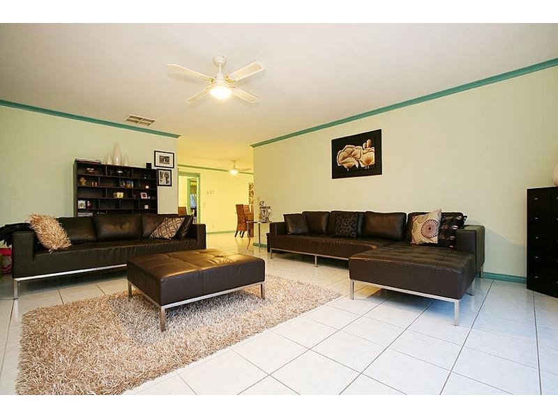 2 Honeysuckle Avenue, Hillside VIC 3037