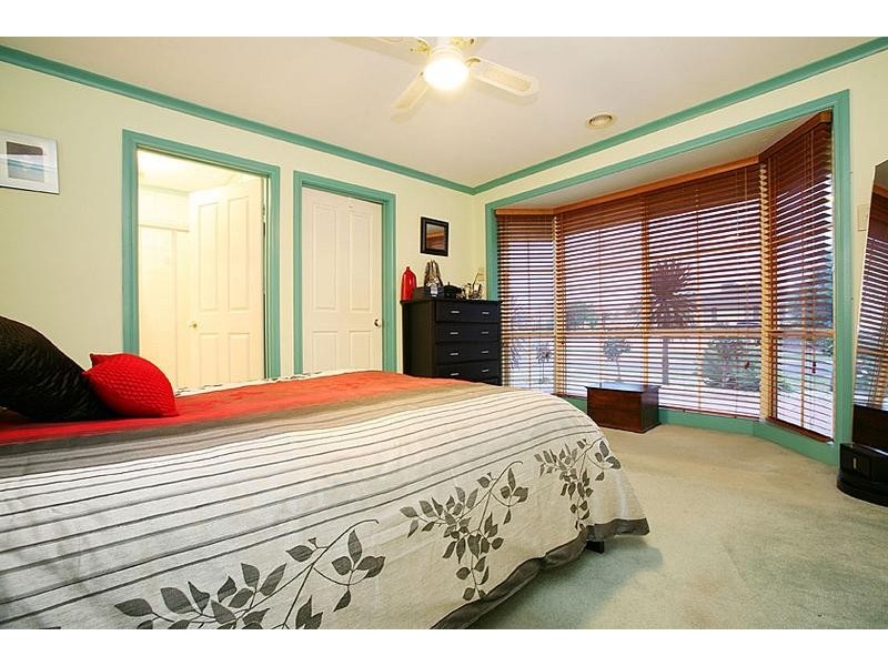 2 Honeysuckle Avenue, Hillside VIC 3037