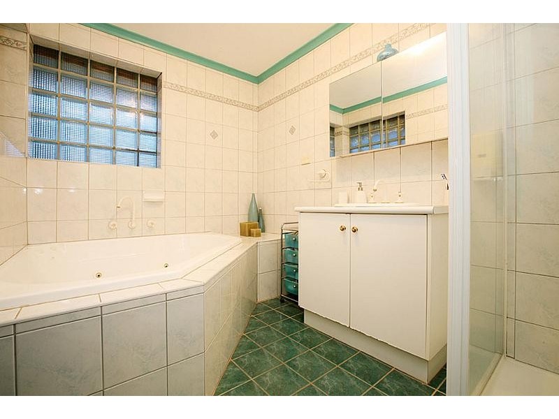 2 Honeysuckle Avenue, Hillside VIC 3037