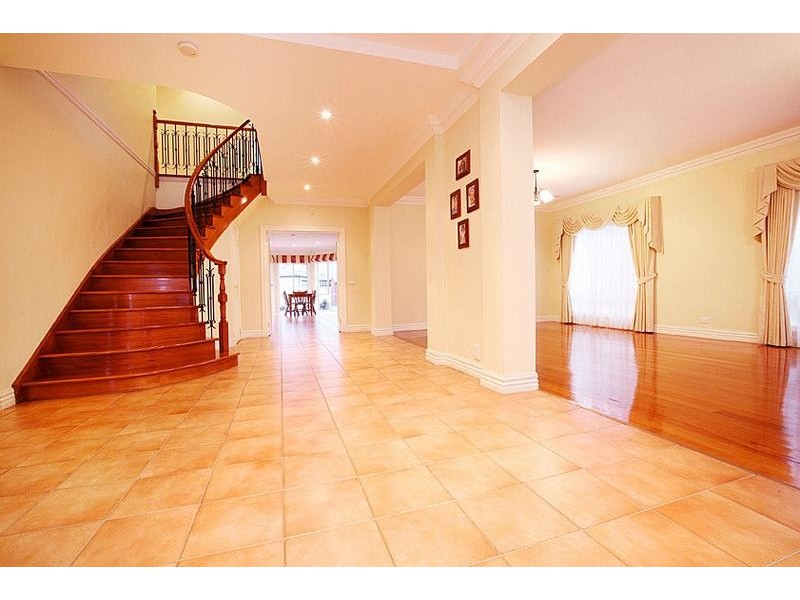 14 Bruce Way, Taylors Lakes VIC 3038