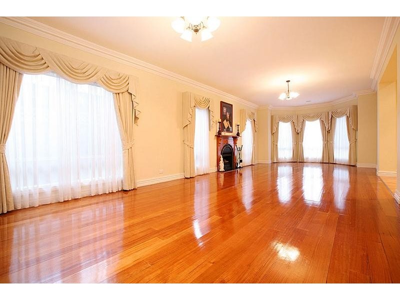 14 Bruce Way, Taylors Lakes VIC 3038