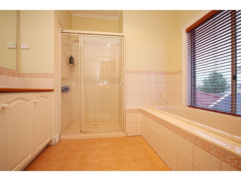 14 Bruce Way, Taylors Lakes VIC 3038