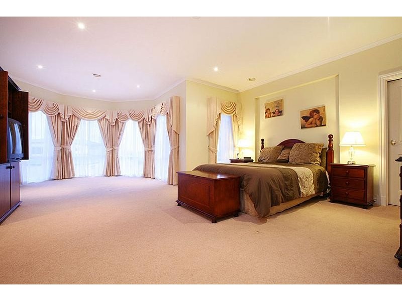 14 Bruce Way, Taylors Lakes VIC 3038