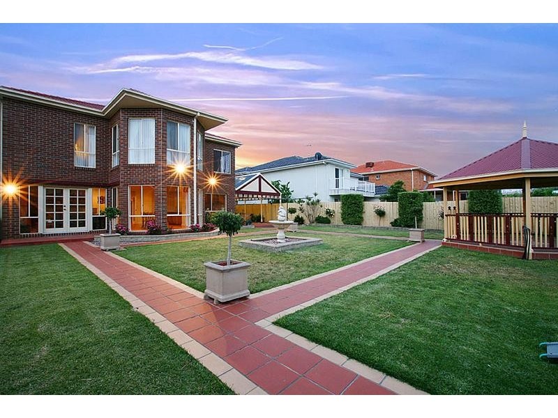 14 Bruce Way, Taylors Lakes VIC 3038