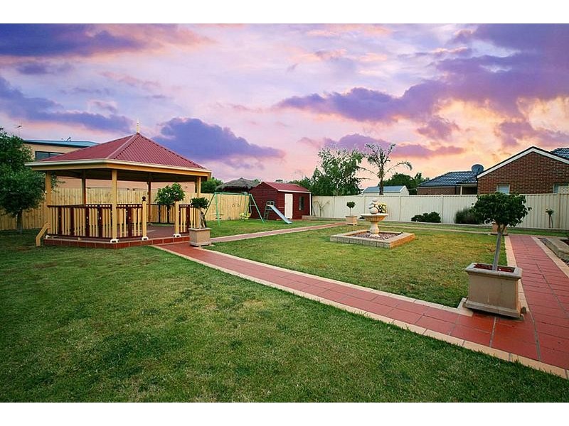 14 Bruce Way, Taylors Lakes VIC 3038