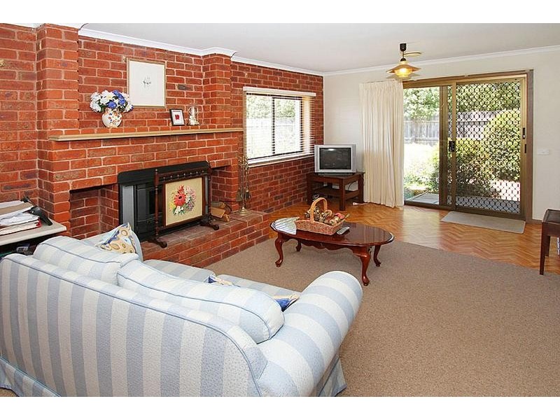 1 Barrine Way, Taylors Lakes VIC 3038