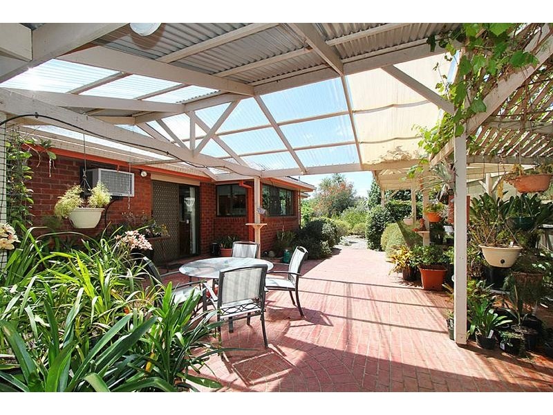 1 Barrine Way, Taylors Lakes VIC 3038