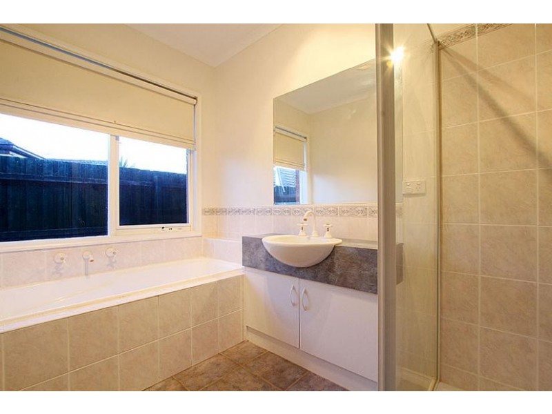 13 Rowell Place, Taylors Lakes VIC 3038