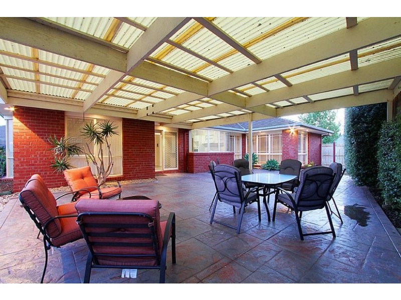 13 Rowell Place, Taylors Lakes VIC 3038