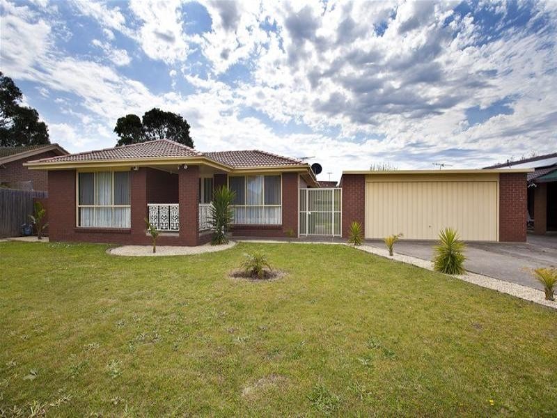 33 Angourie Crescent, Taylors Lakes VIC 3038