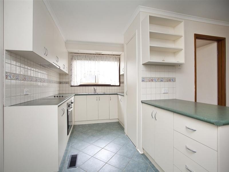 33 Angourie Crescent, Taylors Lakes VIC 3038