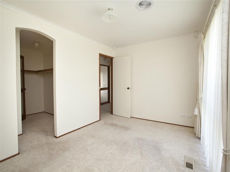 33 Angourie Crescent, Taylors Lakes VIC 3038