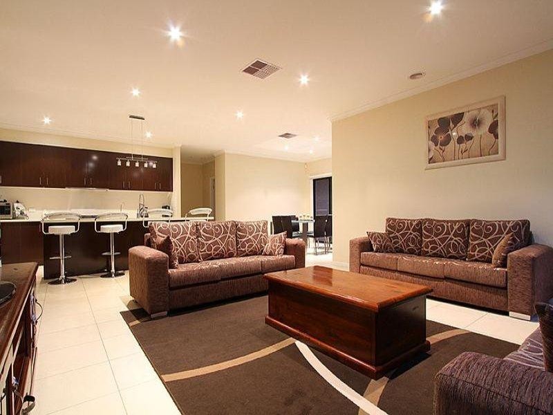 4 Redcliffe Terrace, Taylors Hill VIC 3037