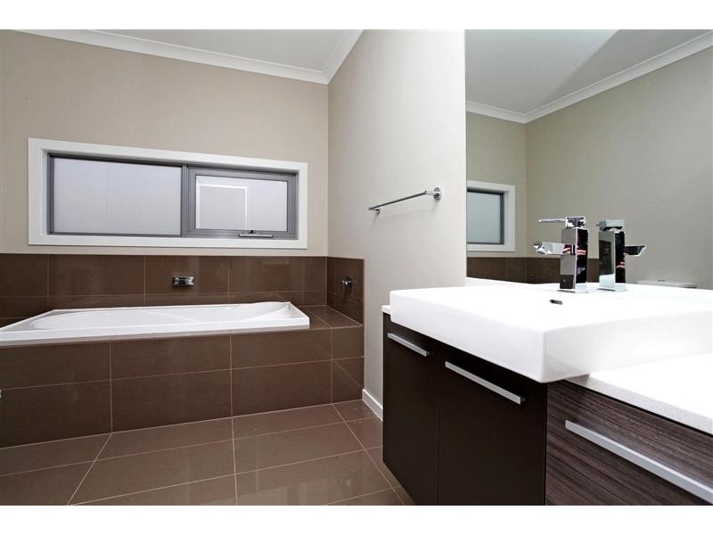 6 Flemington Street, Caroline Springs VIC 3023