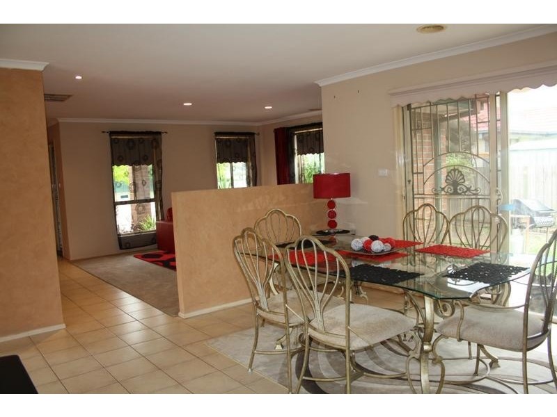 14 Colston Drive, Hillside VIC 3037