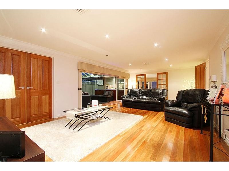 88 Parmelia Drive, Taylors Lakes VIC 3038