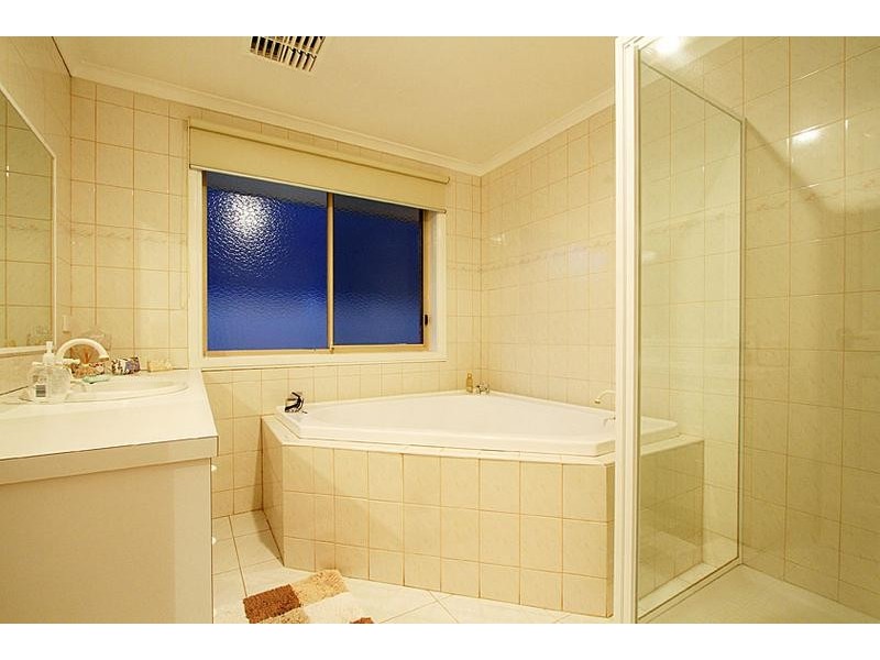 88 Parmelia Drive, Taylors Lakes VIC 3038