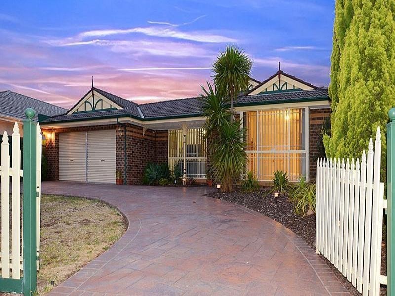 5 Muirs Court, Taylors Lakes VIC 3038