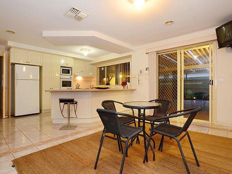 5 Muirs Court, Taylors Lakes VIC 3038