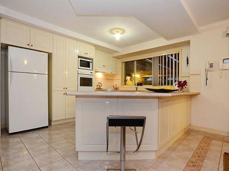 5 Muirs Court, Taylors Lakes VIC 3038