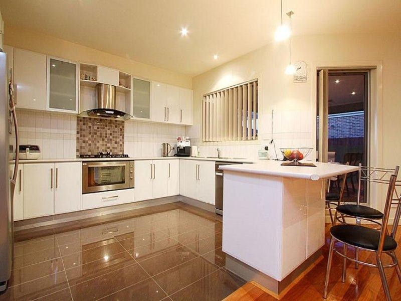 6 Coogee Drive, Taylors Hill VIC 3037