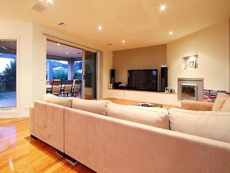 6 Coogee Drive, Taylors Hill VIC 3037