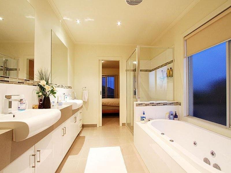 6 Coogee Drive, Taylors Hill VIC 3037