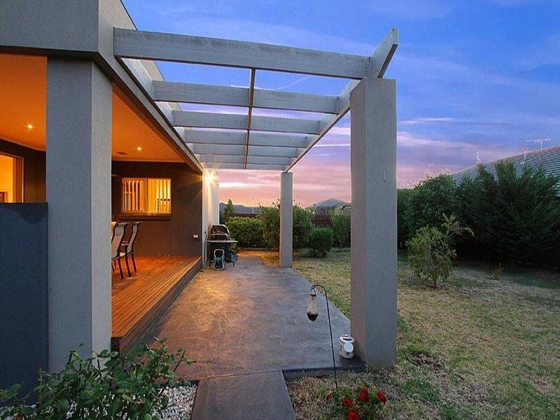 6 Coogee Drive, Taylors Hill VIC 3037