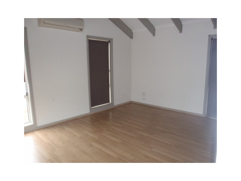 12 Milligan Parade, Sydenham VIC 3037