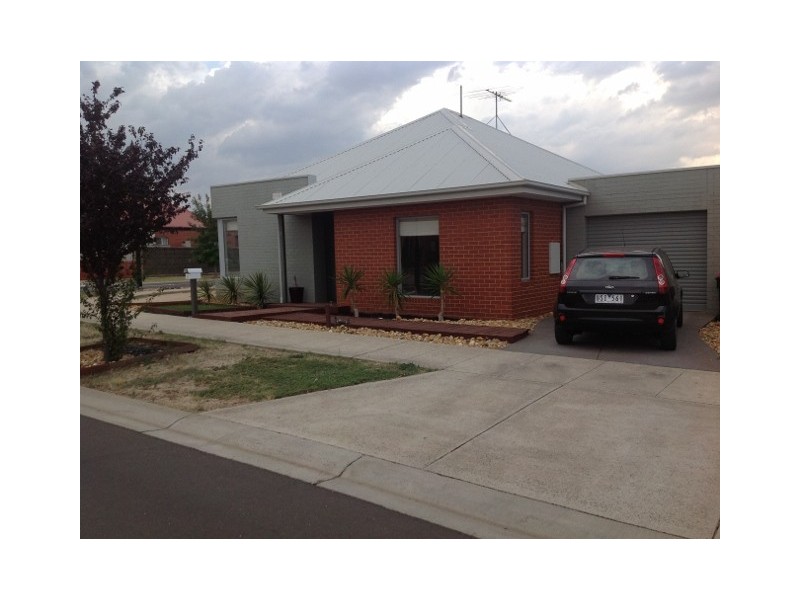 6 Verdon Avenue, Caroline Springs VIC 3023