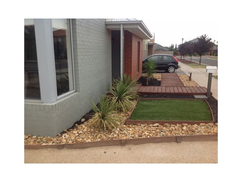 6 Verdon Avenue, Caroline Springs VIC 3023