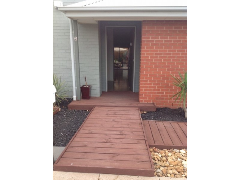 6 Verdon Avenue, Caroline Springs VIC 3023