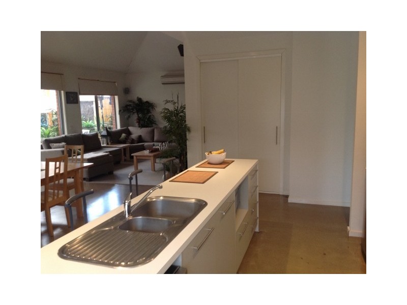 6 Verdon Avenue, Caroline Springs VIC 3023